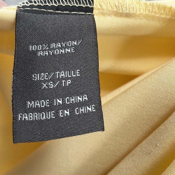 Suzy Shier Blazer in Pale Yellow - Picture 3 of 4